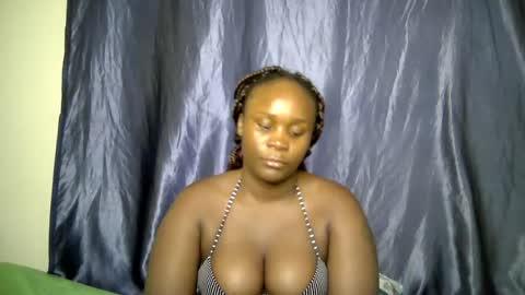 Snapshot of sally_bee1 chatting on July 27, 8:05 pm sally_bee1 online show from July 27, 8:05 pm