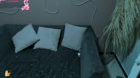  Sally White  online show from March 12, 10:37 am