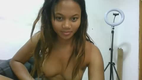 Snapshot of sallywett chatting on May 18, 7:41 pm SallyWett online show from May 18, 7:41 pm