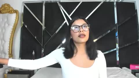 salmaportman_ online show from March 18, 6:55 pm