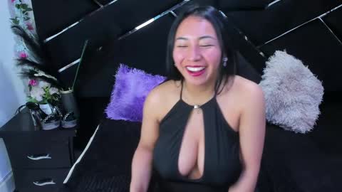 Snapshot of salmasantos chatting on June 10, 2:45 am salmasanto online show from June 10, 2:45 am