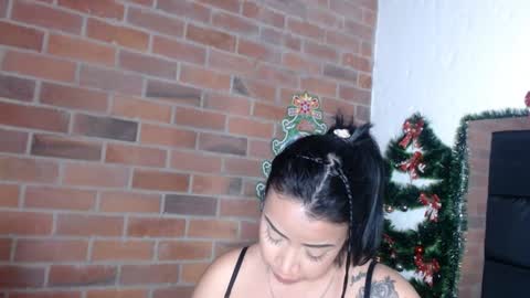 Snapshot of salome__hills chatting on December 19, 2:56 am online show from December 19, 2:56 am