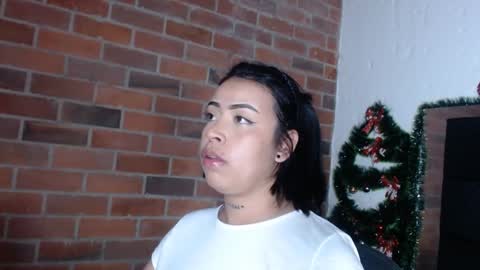 Snapshot of salome__palmer chatting on December 19, 1:28 am online show from December 19, 1:28 am