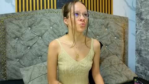 Snapshot of salome_cruxx chatting on April 7, 11:43 am salome_cruxx online show from April 7, 11:43 am