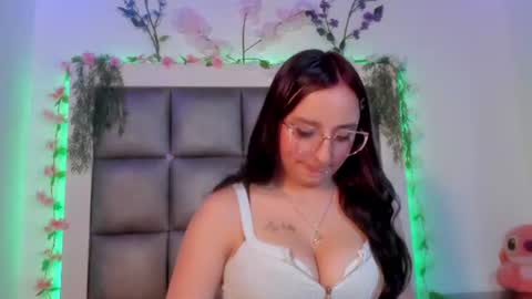 Snapshot of salome_js_ chatting on June 14, 2:24 am salome_js_ online show from June 14, 2:24 am