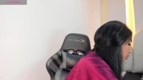 Snapshot of salomebell chatting on December 17, 8:59 pm online show from December 17, 8:59 pm