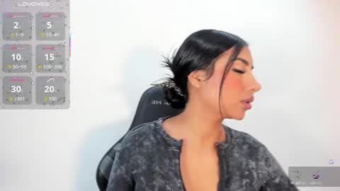 Snapshot of salomebell chatting on December 22, 8:39 pm online show from December 22, 8:39 pm