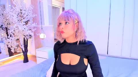 Snapshot of salomebenz_01 chatting on June 4, 10:38 pm Salome benz online show from June 4, 10:38 pm