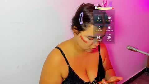 Snapshot of salomee_bigboobs chatting on May 17, 3:59 am Salome online show from May 17, 3:59 am