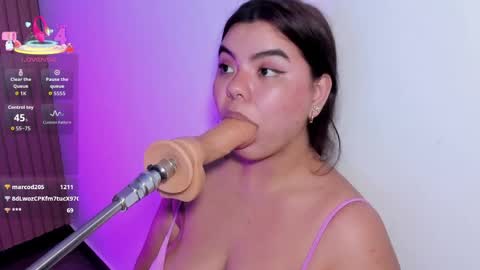 Snapshot of salomee_bigboobs chatting on June 5, 6:52 am Salome online show from June 5, 6:52 am