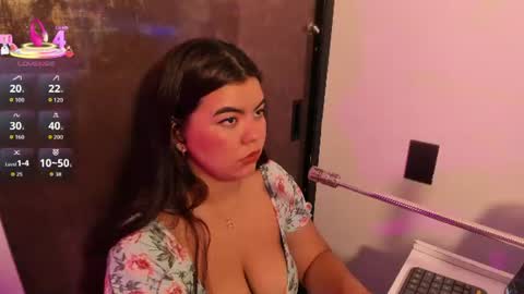 Snapshot of salomee_bigboobs chatting on June 18, 1:17 am Salome online show from June 18, 1:17 am