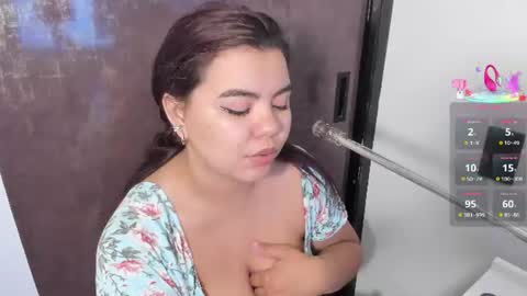 Snapshot of salomee_bigboobs chatting on June 21, 3:31 am Salome online show from June 21, 3:31 am