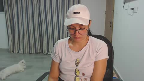 Snapshot of salomesaints chatting on January 28, 2:00 am salome online show from January 28, 2:00 am