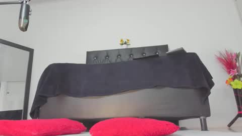 Snapshot of salomeswet chatting on May 15, 10:50 pm martina online show from May 15, 10:50 pm