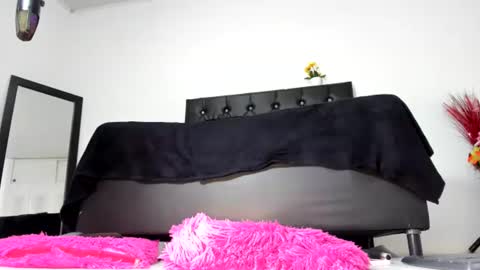 Snapshot of salomeswet chatting on June 25, 5:07 am martina online show from June 25, 5:07 am