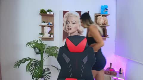 Snapshot of saloomee__ chatting on June 3, 10:51 am SALOME online show from June 3, 10:51 am