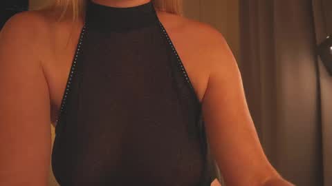 Snapshot of saltedhoney chatting on May 16, 8:07 pm IsaBella- online show from May 16, 8:07 pm