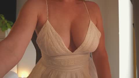Snapshot of saltedhoney chatting on June 15, 12:18 pm IsaBella- online show from June 15, 12:18 pm