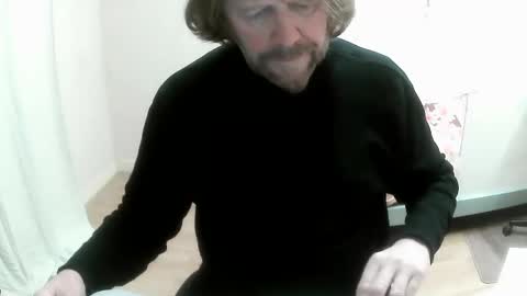 Snapshot of saltimbanquier chatting on December 6, 1:00 pm Saltimbanquier  Salt  ou  Banquier  online show from December 6, 1:00 pm