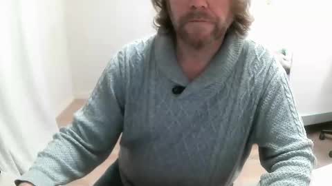 Snapshot of saltimbanquier chatting on December 17, 7:26 pm Saltimbanquier  Salt  ou  Banquier  online show from December 17, 7:26 pm