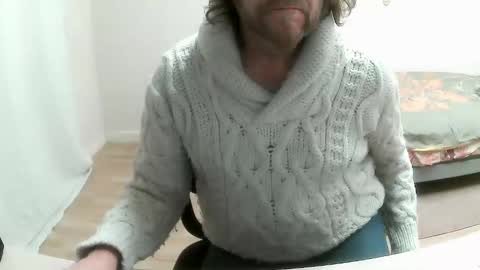 Snapshot of saltimbanquier chatting on February 10, 12:50 pm Saltimbanquier  Salt  ou  Banquier  online show from February 10, 12:50 pm