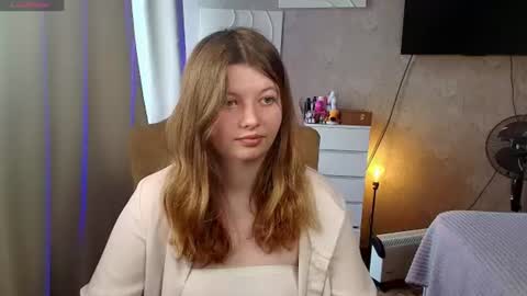 Snapshot of salut_love chatting on June 13, 12:47 pm Ruby online show from June 13, 12:47 pm