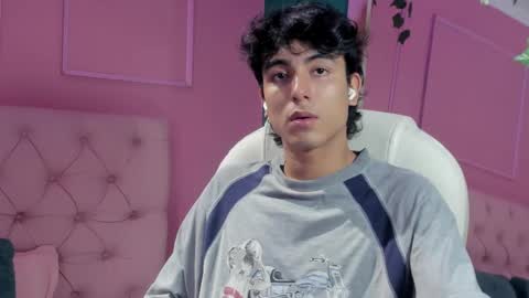 salvatore  online show from December 5, 9:39 pm