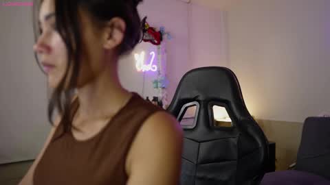 Snapshot of sam01___ chatting on February 6, 11:04 pm Stefana or Samchispas online show from February 6, 11:04 pm