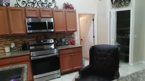 Snapshot of sam_papithebarber chatting on October 23, 6:34 am sam_papithebarber online show from October 23, 6:34 am