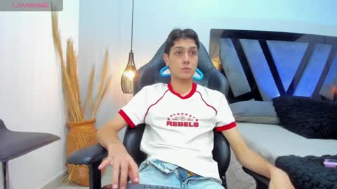 Snapshot of sam_restwood chatting on July 31, 9:14 pm Sam Restwood online show from July 31, 9:14 pm