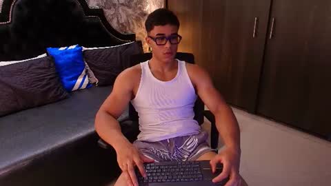 Snapshot of sam_rouge chatting on July 9, 3:21 am sam_rouge online show from July 9, 3:21 am