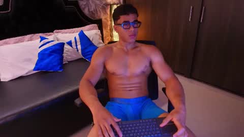 Snapshot of sam_rouge chatting on July 12, 12:56 am sam_rouge online show from July 12, 12:56 am