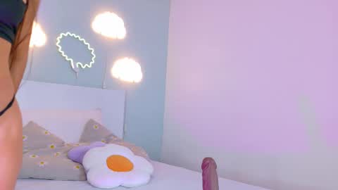   online show from December 5, 11:41 am