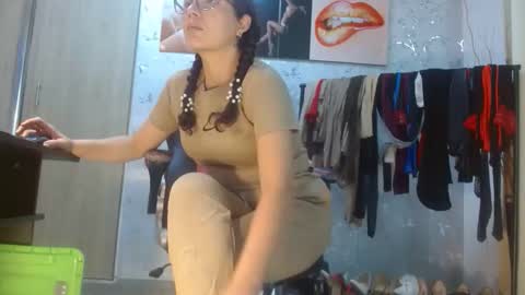 samanta online show from May 2, 11:15 am