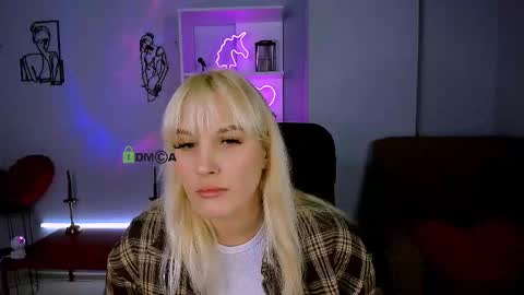 Snapshot of samanta_kisses chatting on December 1, 8:03 pm samanta_kisses online show from December 1, 8:03 pm