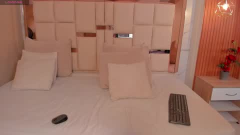 Snapshot of samanta_quinn chatting on May 22, 7:37 am samantha online show from May 22, 7:37 am