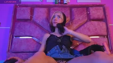 Snapshot of samantaa_liov chatting on June 17, 7:48 pm samantaa_liov online show from June 17, 7:48 pm