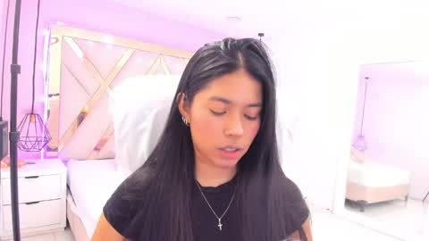 Snapshot of samantaa_shy chatting on May 5, 1:57 am sam online show from May 5, 1:57 am