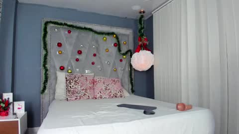 Snapshot of samantamaturehot chatting on January 4, 7:44 pm Samanta... online show from January 4, 7:44 pm