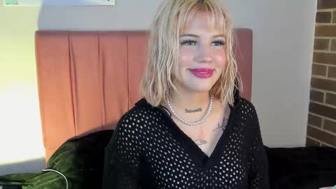 samantha_browwnn online show from February 7, 7:45 am