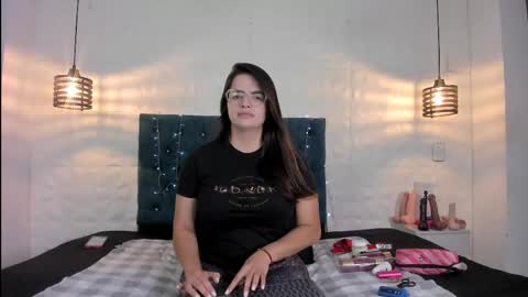 samantha_foxyy online show from April 26, 12:03 pm