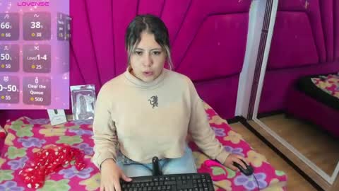 Snapshot of samantha_golds chatting on June 24, 1:32 pm Ashley Giseth Arenas Molina online show from June 24, 1:32 pm