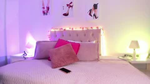 Samantha online show from May 19, 8:04 pm