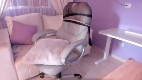 Snapshot of samantha_thompsoon chatting on May 7, 10:15 pm samantha_thompsoon online show from May 7, 10:15 pm