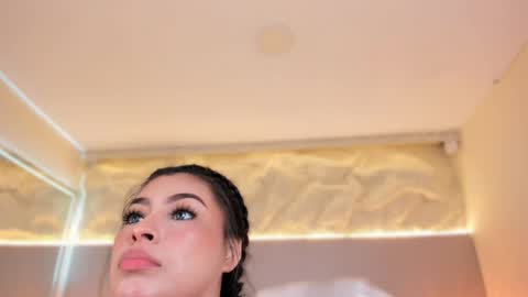Snapshot of samanthaa_22_ chatting on June 9, 11:22 am Samanthaa online show from June 9, 11:22 am
