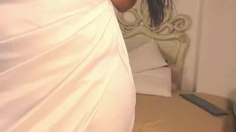 Snapshot of samanthaferrer_ chatting on May 16, 11:57 pm Samantha online show from May 16, 11:57 pm