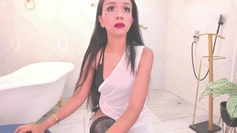 Snapshot of samanthaferrer_ chatting on June 4, 8:15 pm Samantha online show from June 4, 8:15 pm