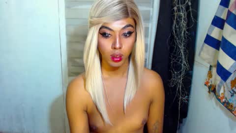 Snapshot of samanthag_17 chatting on December 1, 4:56 pm Samantha online show from December 1, 4:56 pm