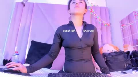 Snapshot of samanthamoonsx chatting on June 18, 8:13 pm Samantha online show from June 18, 8:13 pm
