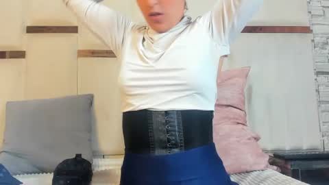 Snapshot of samanthamoonsx chatting on June 23, 7:01 pm Samantha online show from June 23, 7:01 pm